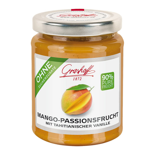 Glas mit Mango Passionsfrucht Mousse zum Müsli